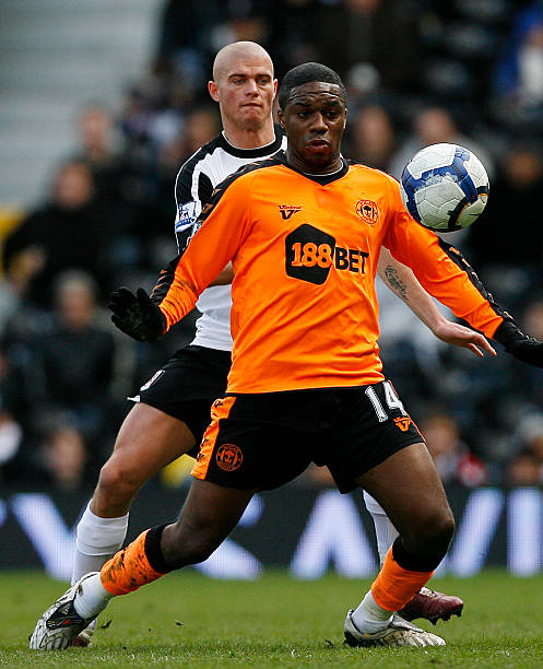 滕哈格则在 滕哈格则在