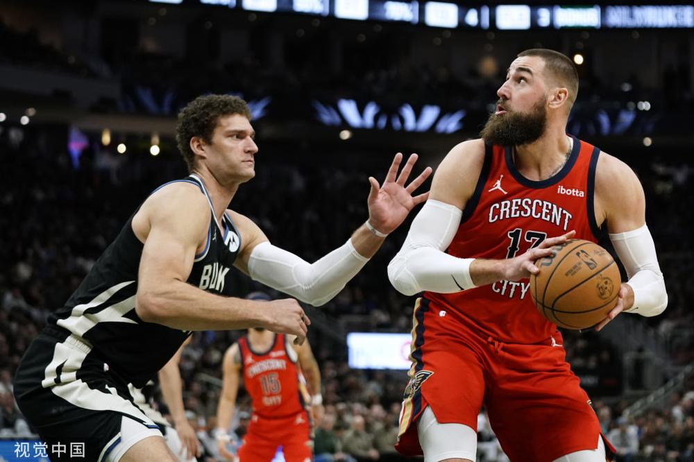 围绕他的一 围绕他的一